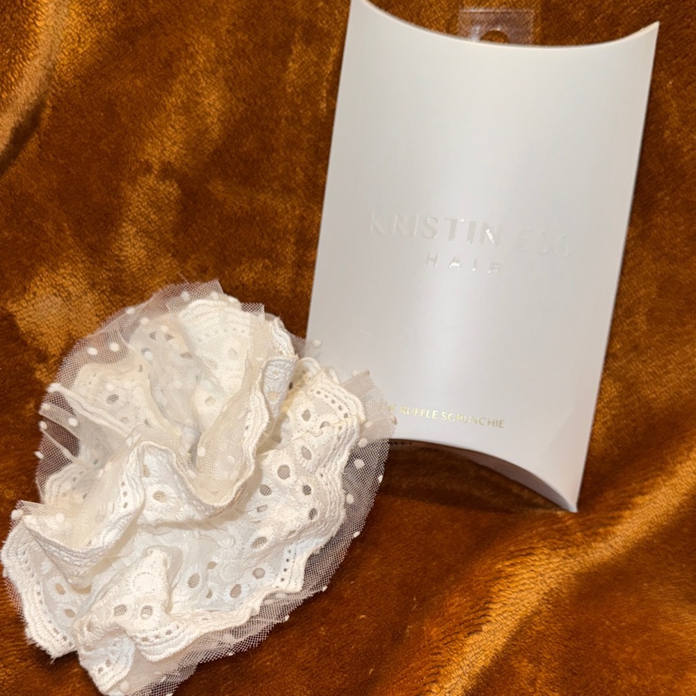 Kristin Ess- NIB White Eyelet & Swiss Dot Lace Oversized Scrunchie - Picture 3 of 10
